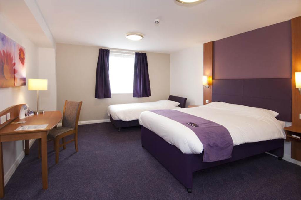 Premier Inn Cardiff Roath Oda fotoğraf