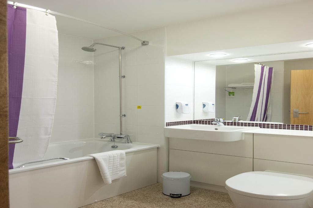 Premier Inn Cardiff Roath Dış mekan fotoğraf